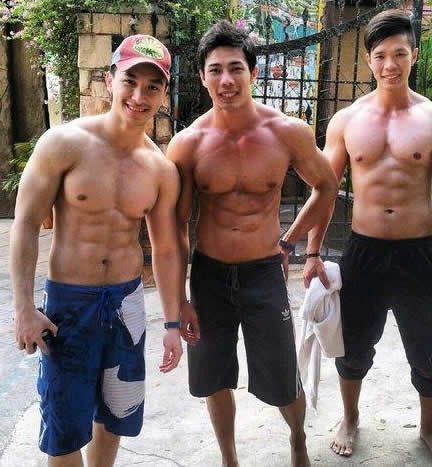 家庭健身教程：在家锻炼的胸肌的三个动作